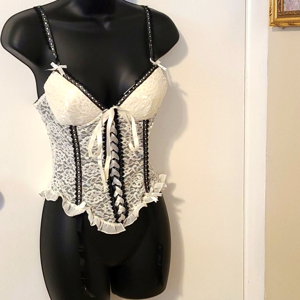 Lace Bodice with Garter